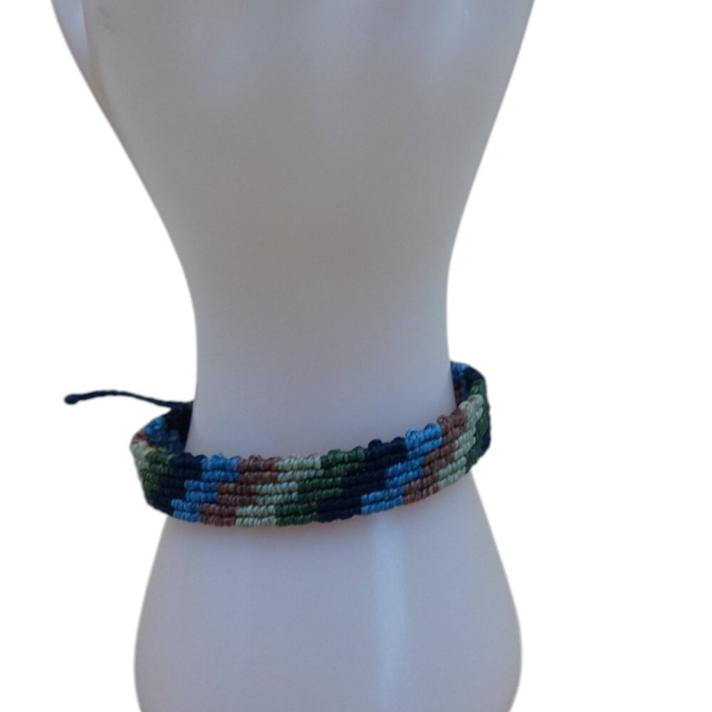 Unisex Woven Macramé Thread Bracelet - Labyrinth Design Andean Crafts
